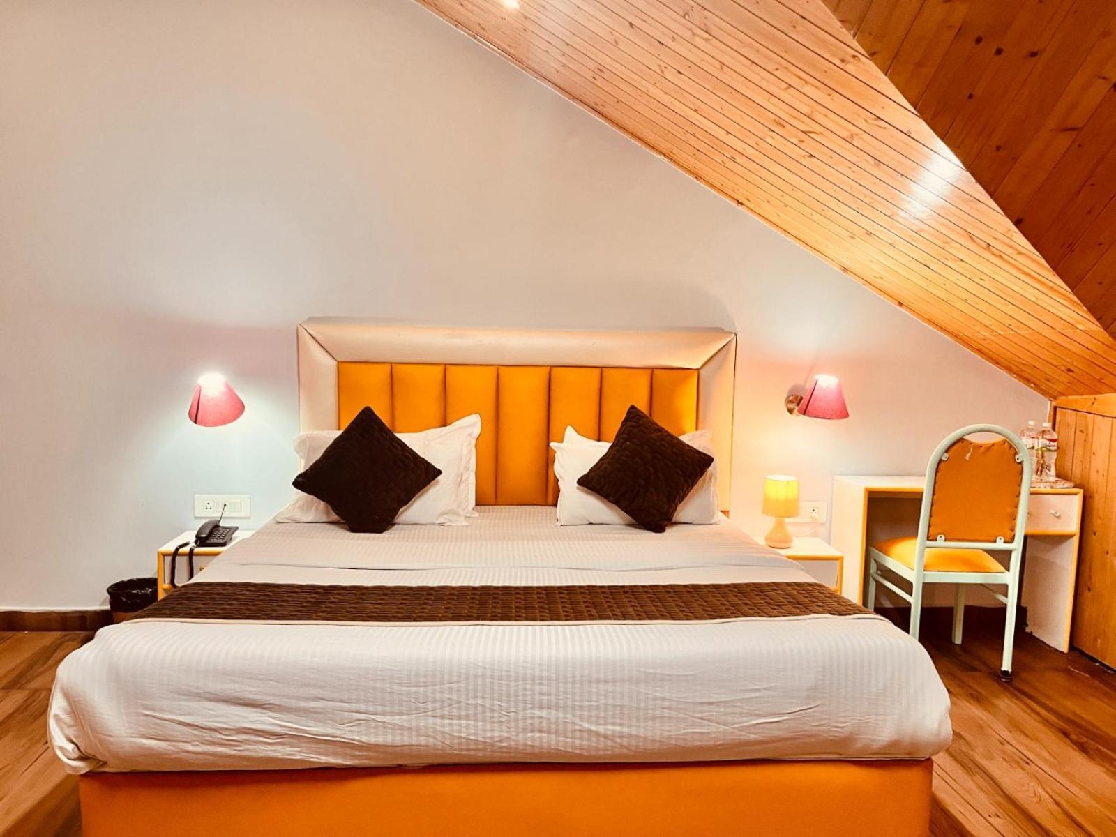 Hadimba Hill View By Hadimba Palace, Manali - Premium Room ! Family Hotel ! Parking ! Near Hadimba Temple المظهر الخارجي الصورة
