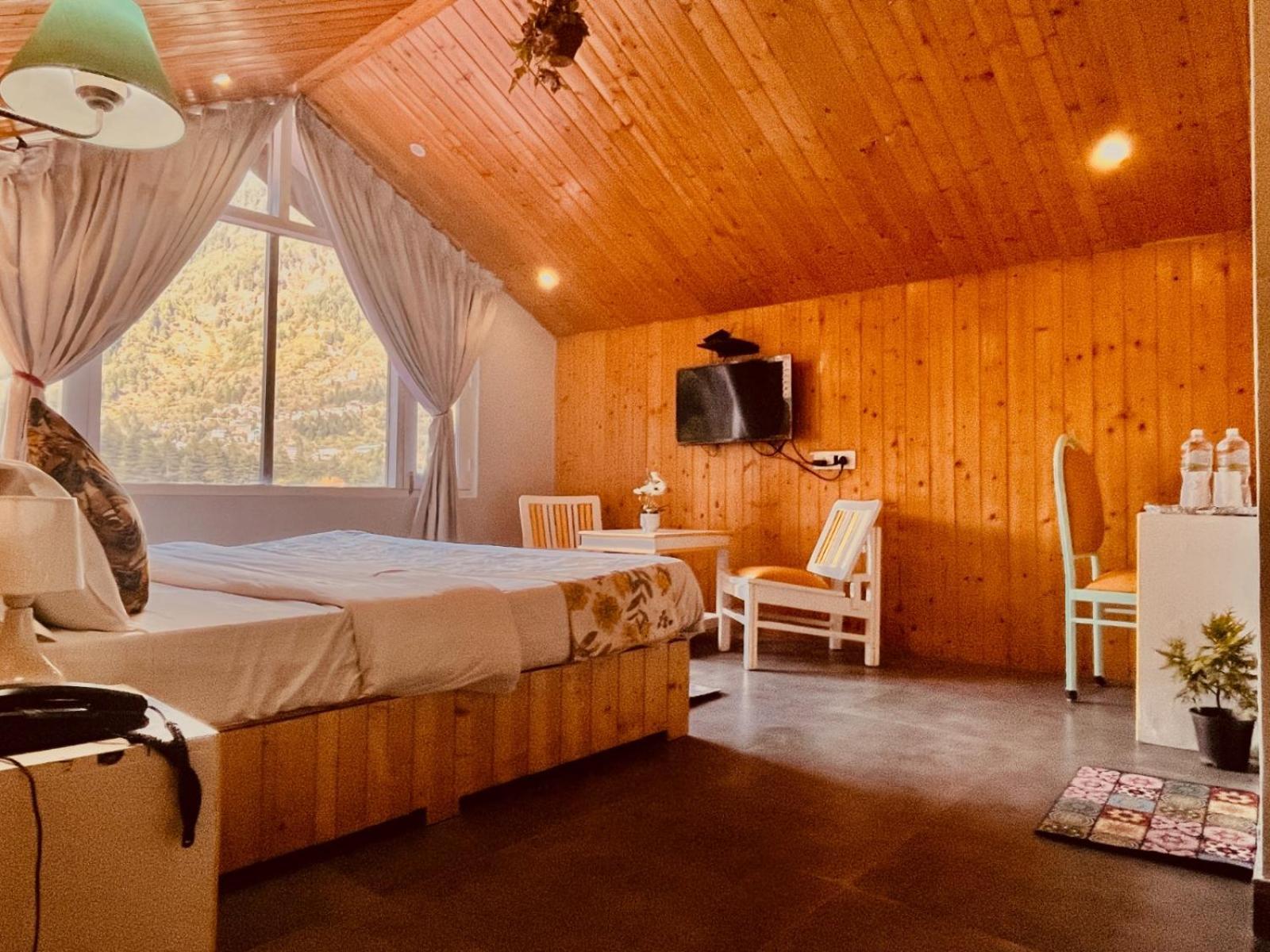 Hadimba Hill View By Hadimba Palace, Manali - Premium Room ! Family Hotel ! Parking ! Near Hadimba Temple المظهر الخارجي الصورة