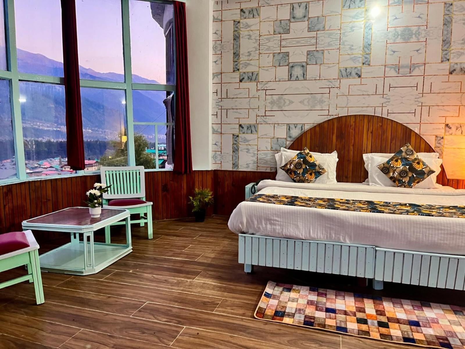 Hadimba Hill View By Hadimba Palace, Manali - Premium Room ! Family Hotel ! Parking ! Near Hadimba Temple المظهر الخارجي الصورة