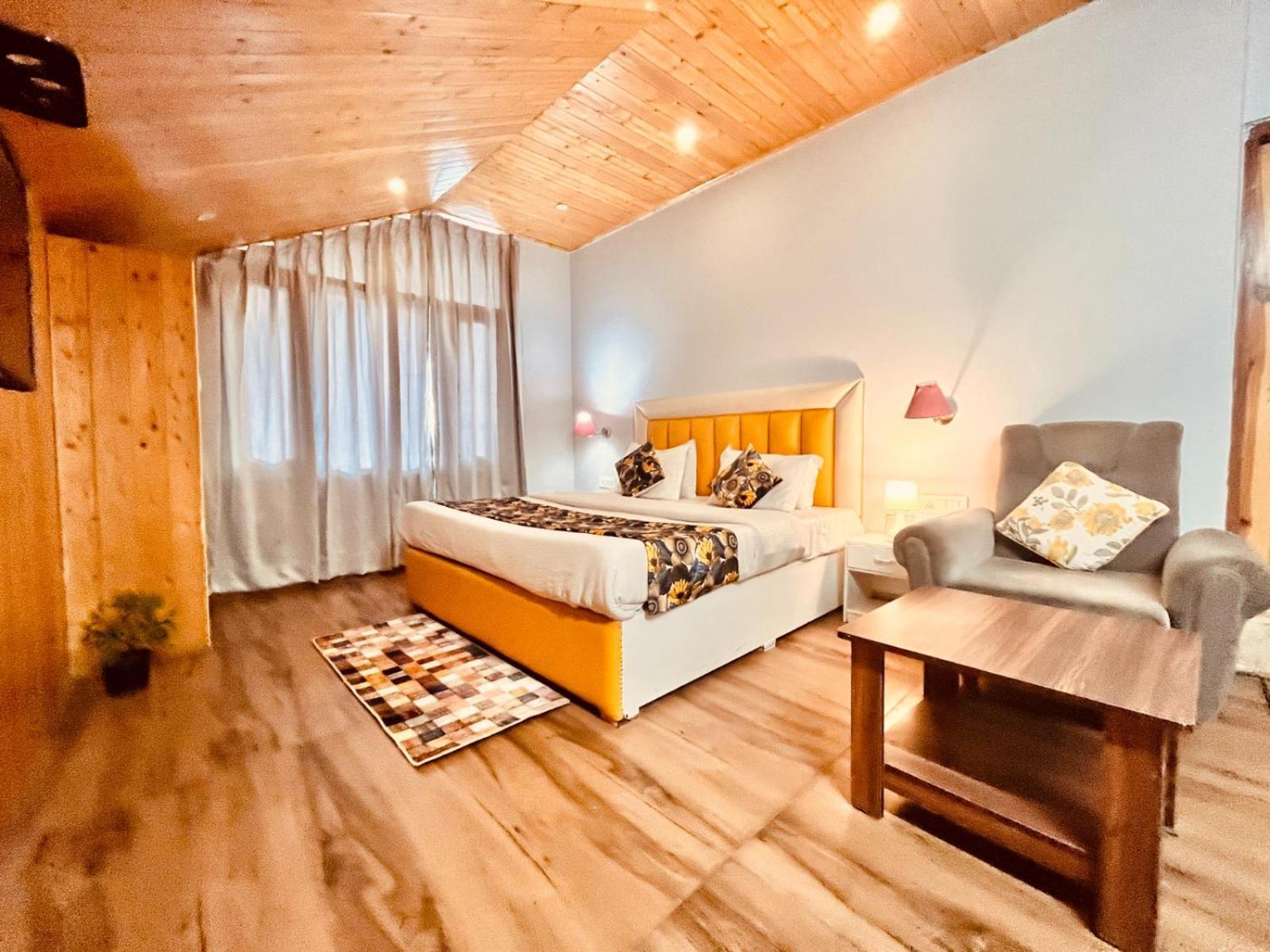 Hadimba Hill View By Hadimba Palace, Manali - Premium Room ! Family Hotel ! Parking ! Near Hadimba Temple المظهر الخارجي الصورة
