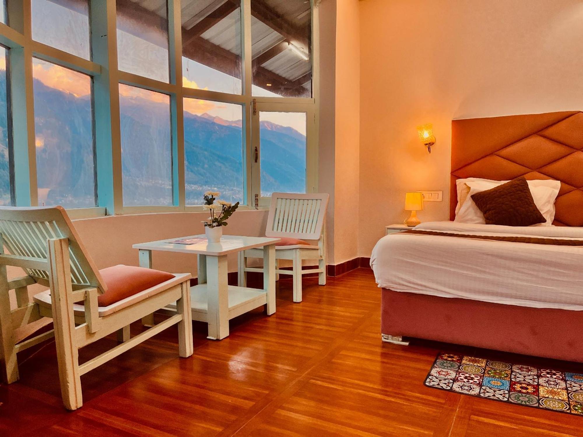 Hadimba Hill View By Hadimba Palace, Manali - Premium Room ! Family Hotel ! Parking ! Near Hadimba Temple المظهر الخارجي الصورة