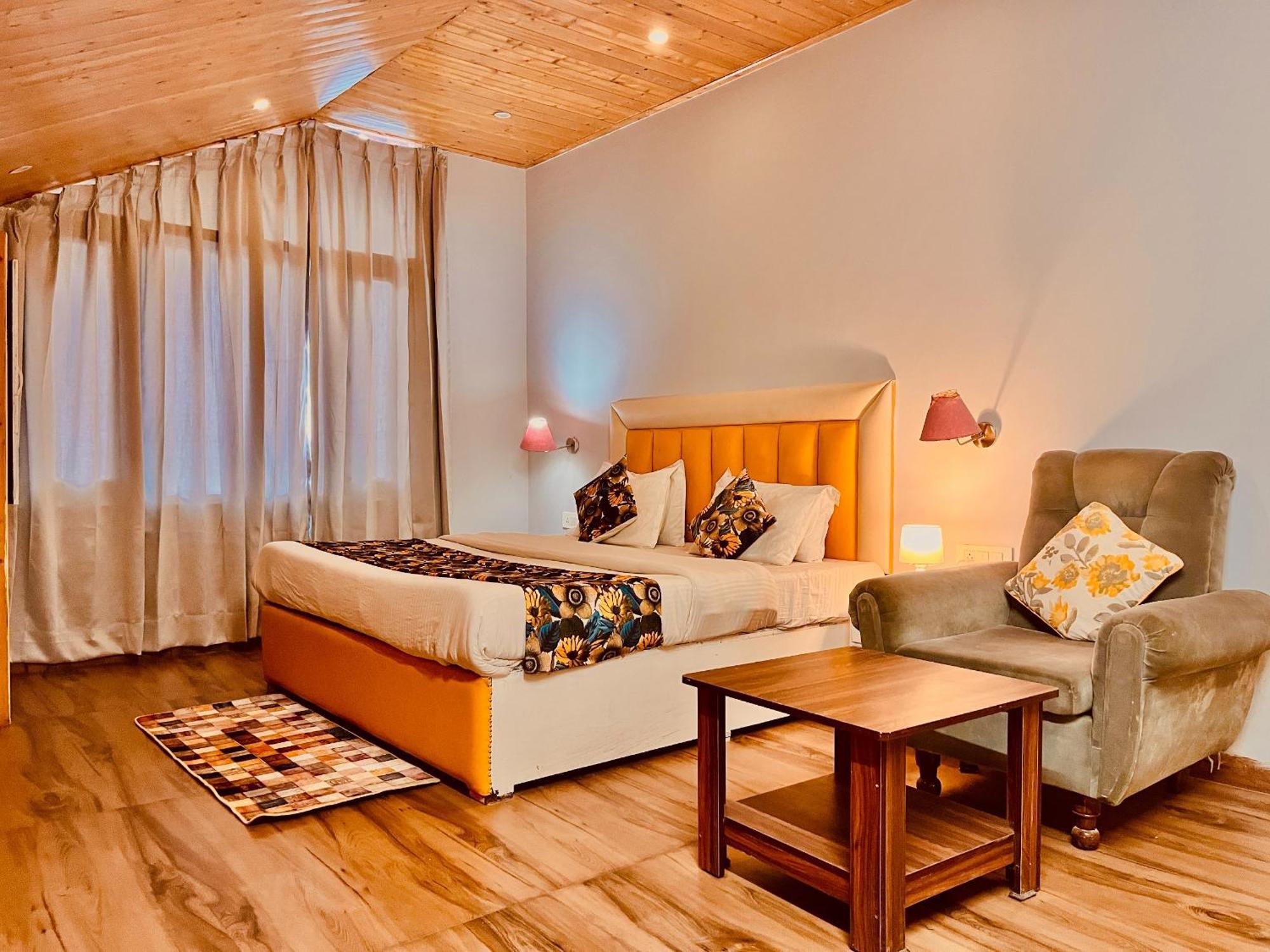 Hadimba Hill View By Hadimba Palace, Manali - Premium Room ! Family Hotel ! Parking ! Near Hadimba Temple المظهر الخارجي الصورة