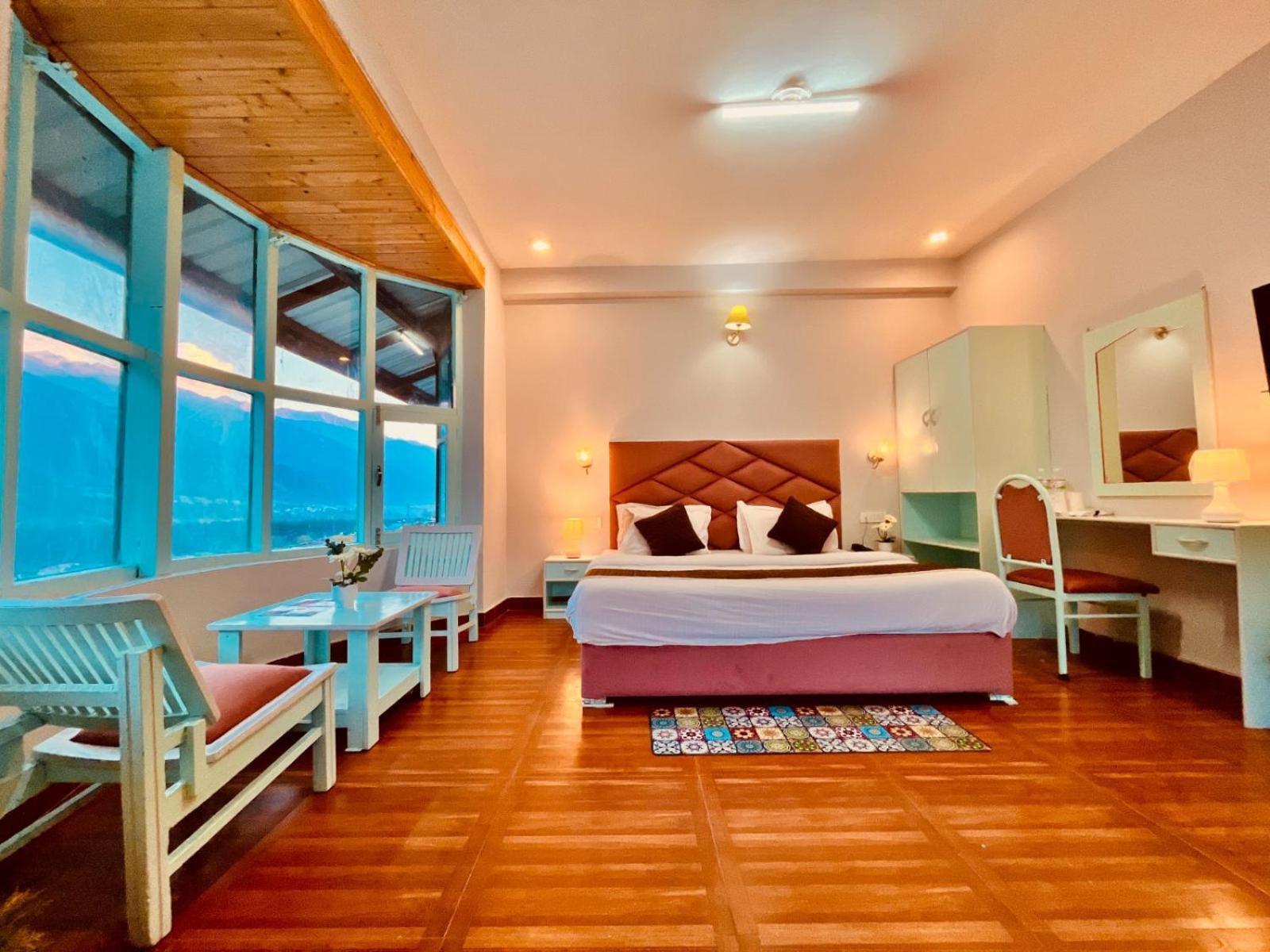 Hadimba Hill View By Hadimba Palace, Manali - Premium Room ! Family Hotel ! Parking ! Near Hadimba Temple المظهر الخارجي الصورة