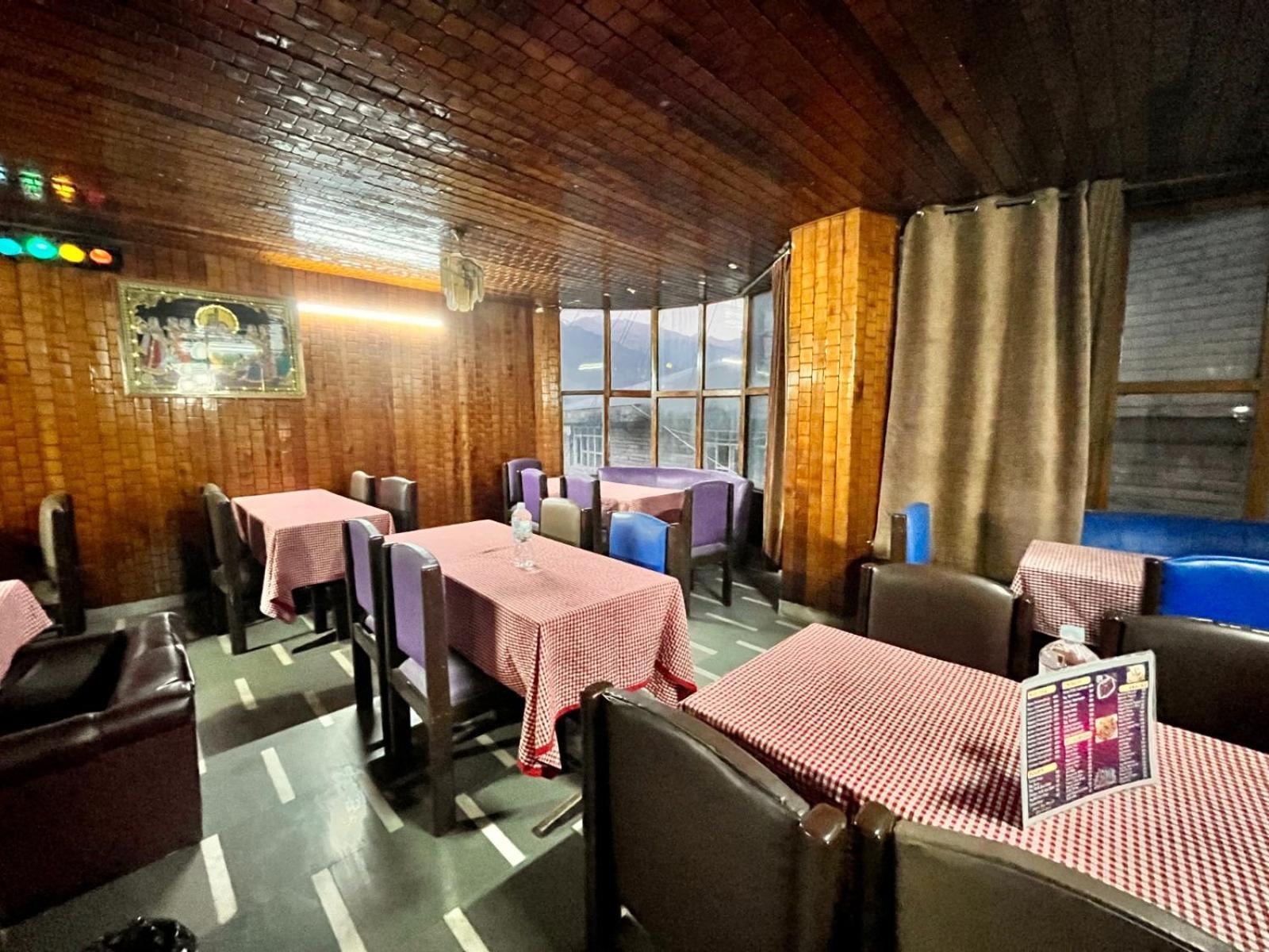 Hadimba Hill View By Hadimba Palace, Manali - Premium Room ! Family Hotel ! Parking ! Near Hadimba Temple المظهر الخارجي الصورة