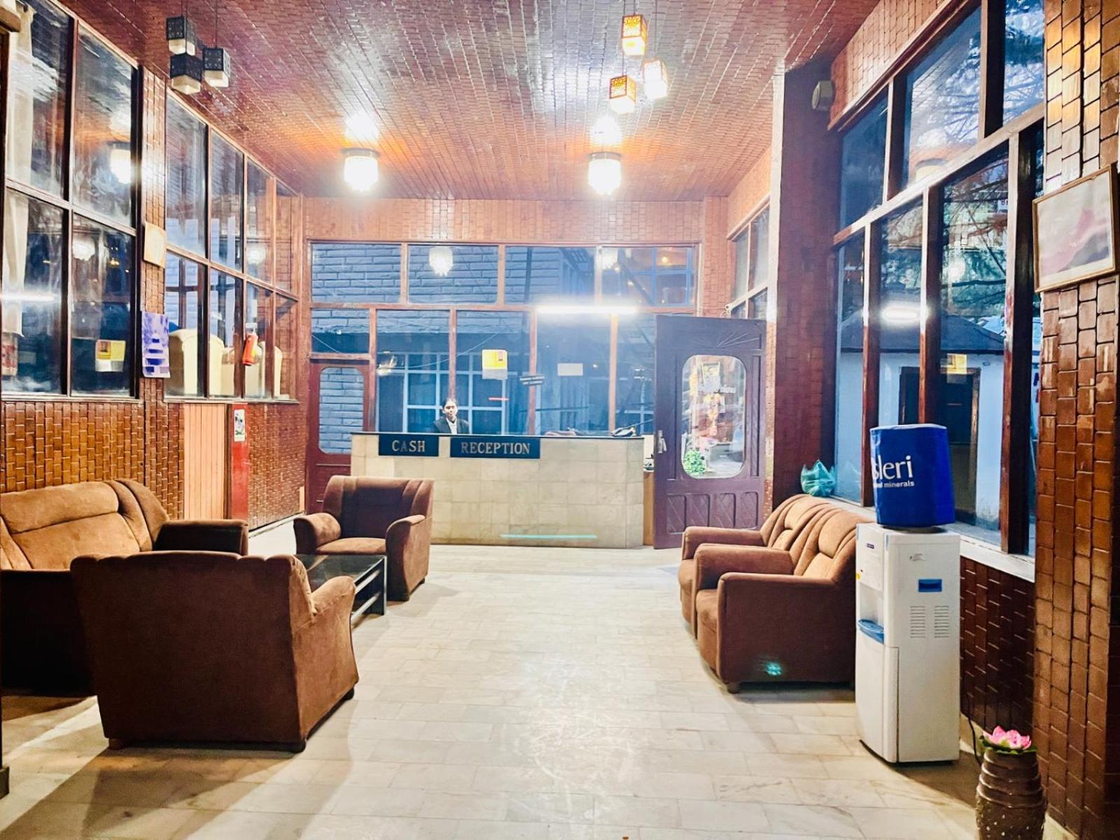 Hadimba Hill View By Hadimba Palace, Manali - Premium Room ! Family Hotel ! Parking ! Near Hadimba Temple المظهر الخارجي الصورة