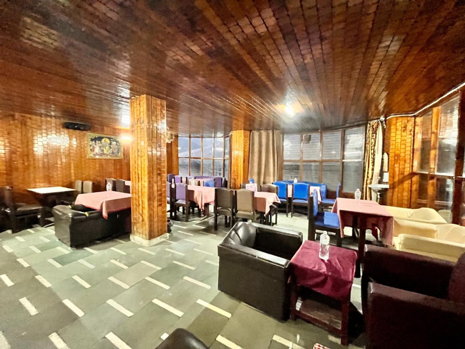 Hadimba Hill View By Hadimba Palace, Manali - Premium Room ! Family Hotel ! Parking ! Near Hadimba Temple المظهر الخارجي الصورة