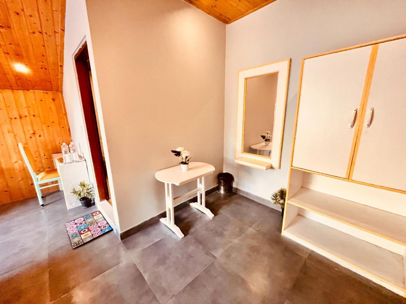 Hadimba Hill View By Hadimba Palace, Manali - Premium Room ! Family Hotel ! Parking ! Near Hadimba Temple المظهر الخارجي الصورة