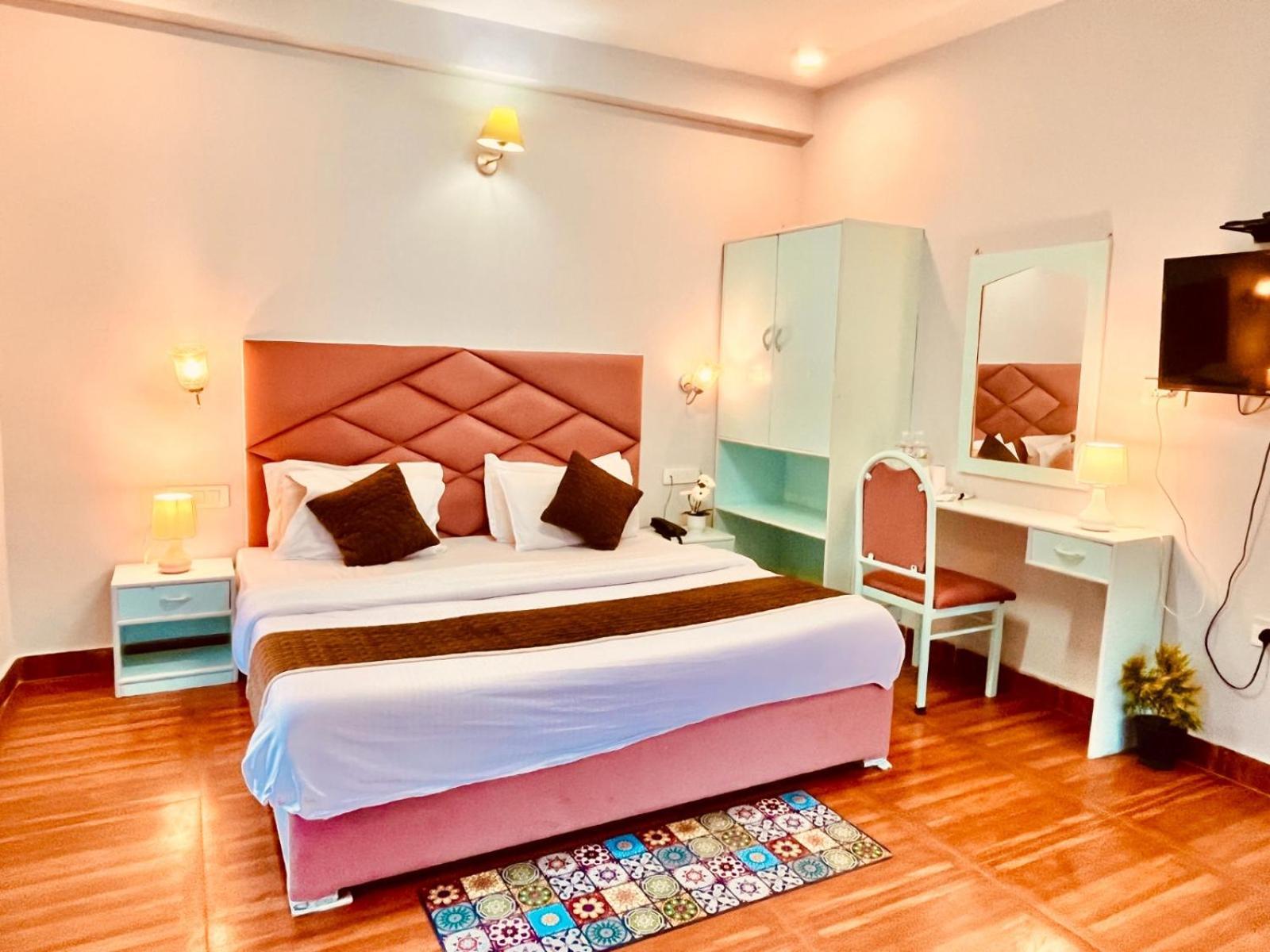 Hadimba Hill View By Hadimba Palace, Manali - Premium Room ! Family Hotel ! Parking ! Near Hadimba Temple المظهر الخارجي الصورة