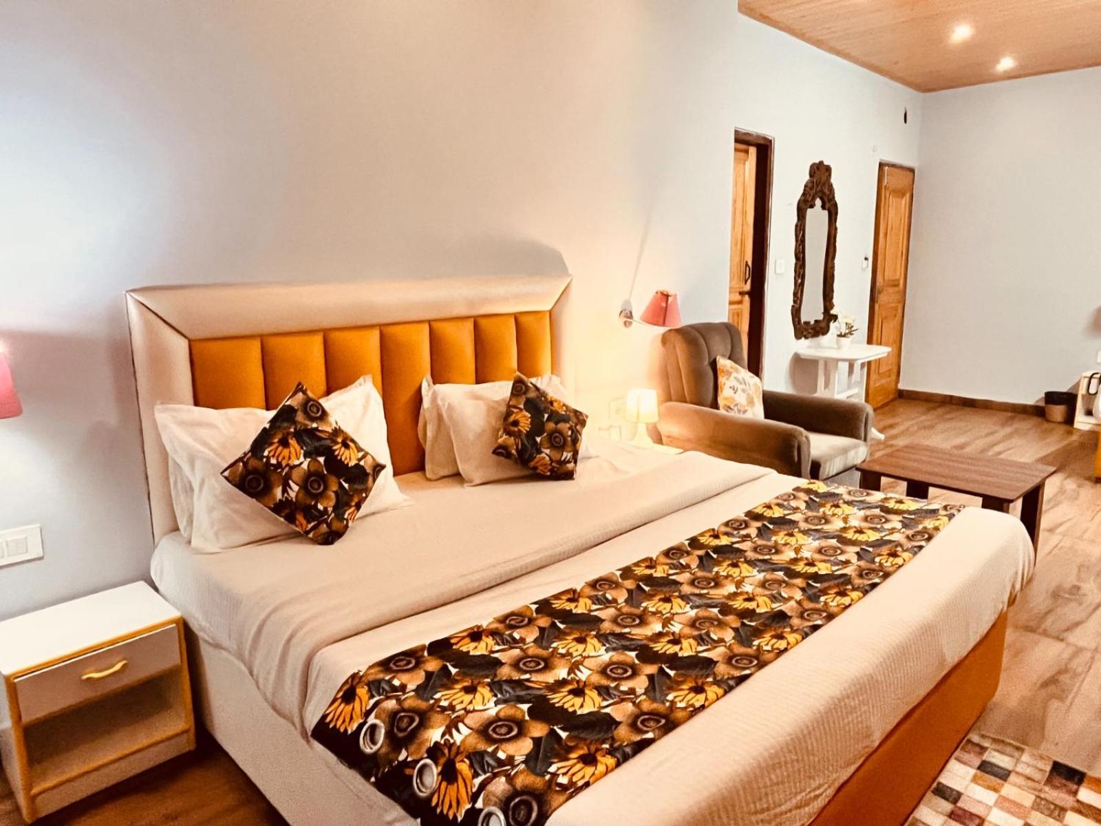 Hadimba Hill View By Hadimba Palace, Manali - Premium Room ! Family Hotel ! Parking ! Near Hadimba Temple المظهر الخارجي الصورة