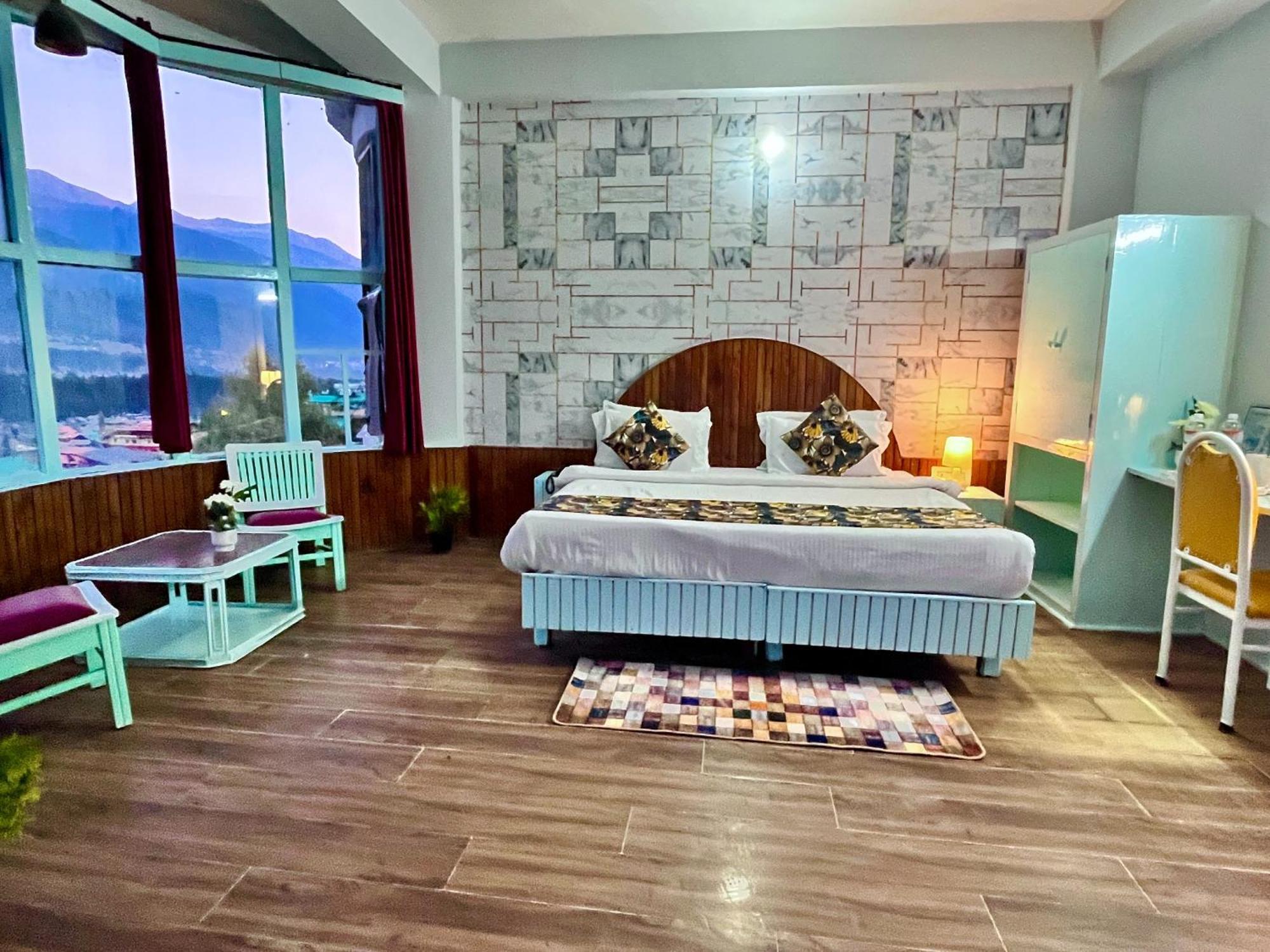 Hadimba Hill View By Hadimba Palace, Manali - Premium Room ! Family Hotel ! Parking ! Near Hadimba Temple المظهر الخارجي الصورة