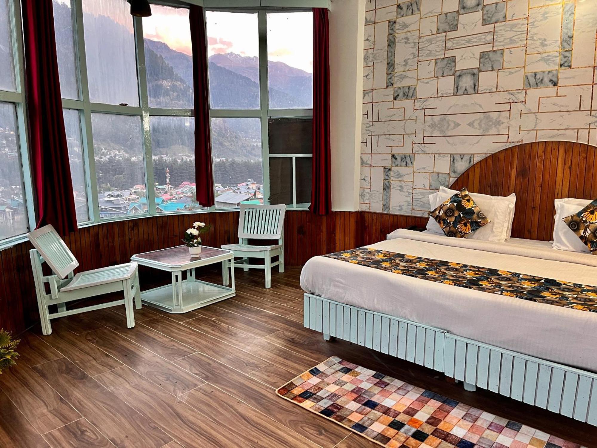 Hadimba Hill View By Hadimba Palace, Manali - Premium Room ! Family Hotel ! Parking ! Near Hadimba Temple المظهر الخارجي الصورة