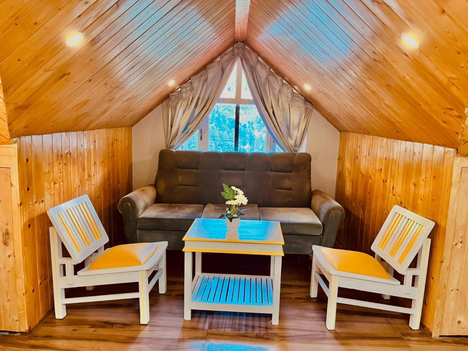 Hadimba Hill View By Hadimba Palace, Manali - Premium Room ! Family Hotel ! Parking ! Near Hadimba Temple المظهر الخارجي الصورة
