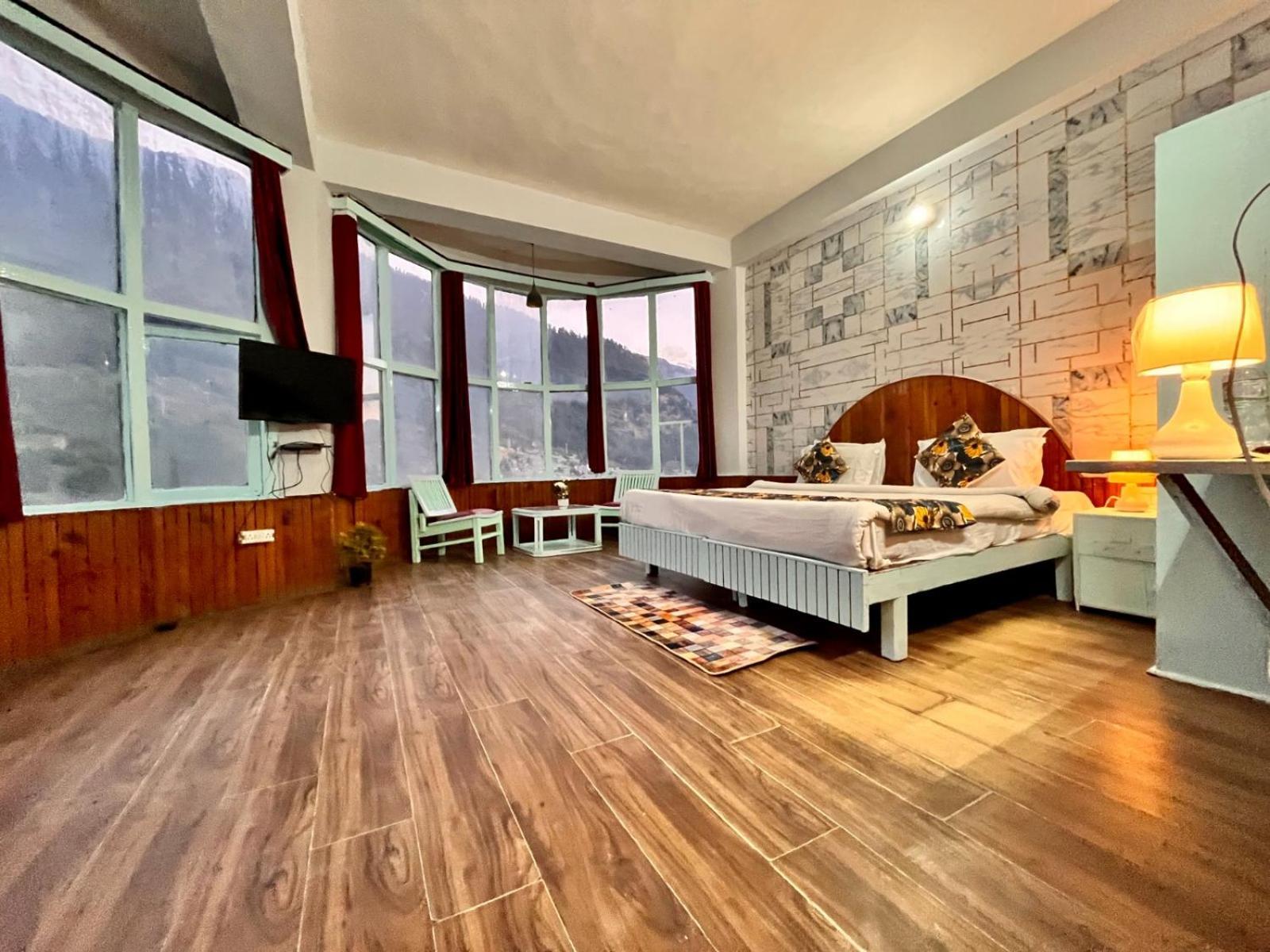 Hadimba Hill View By Hadimba Palace, Manali - Premium Room ! Family Hotel ! Parking ! Near Hadimba Temple المظهر الخارجي الصورة