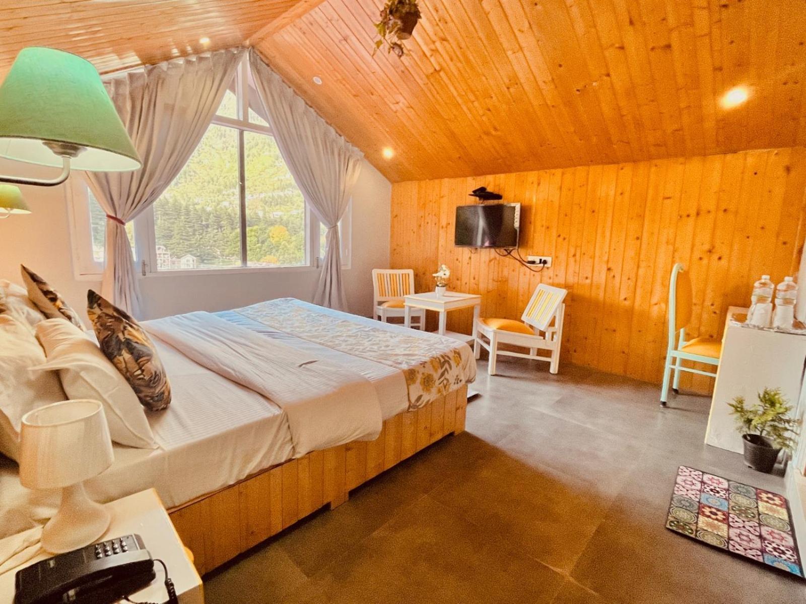 Hadimba Hill View By Hadimba Palace, Manali - Premium Room ! Family Hotel ! Parking ! Near Hadimba Temple المظهر الخارجي الصورة