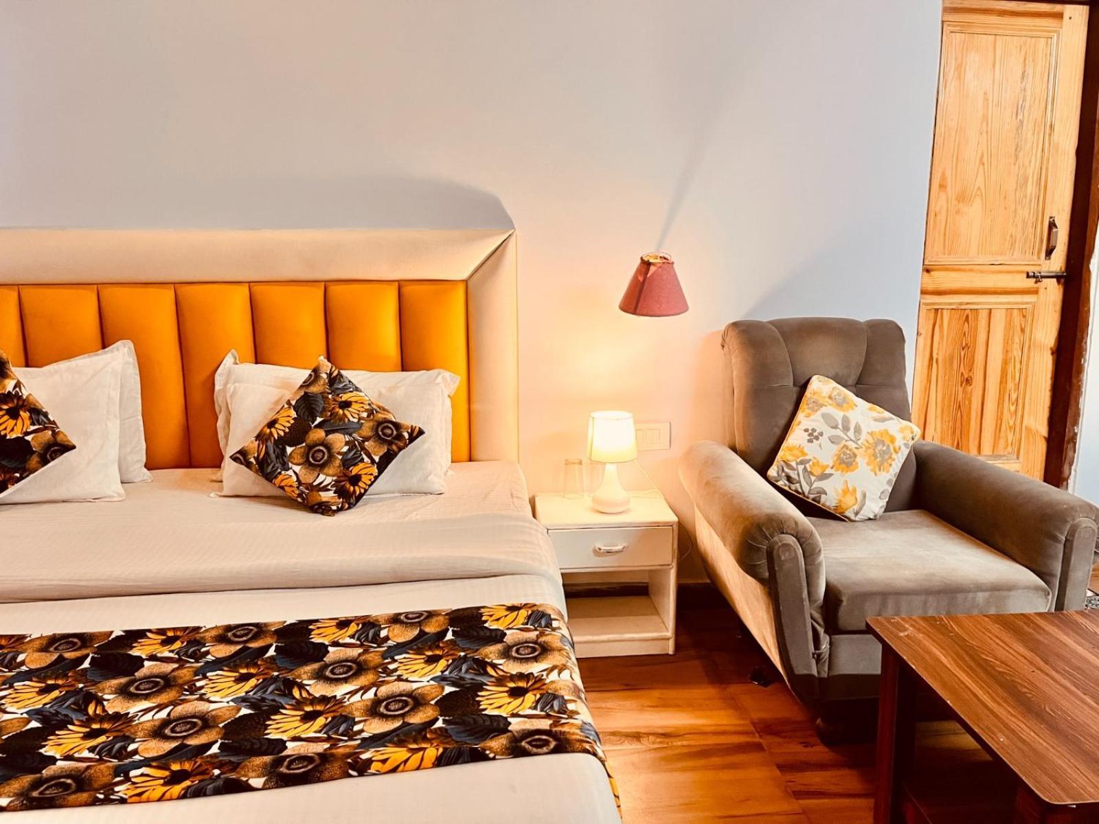 Hadimba Hill View By Hadimba Palace, Manali - Premium Room ! Family Hotel ! Parking ! Near Hadimba Temple المظهر الخارجي الصورة