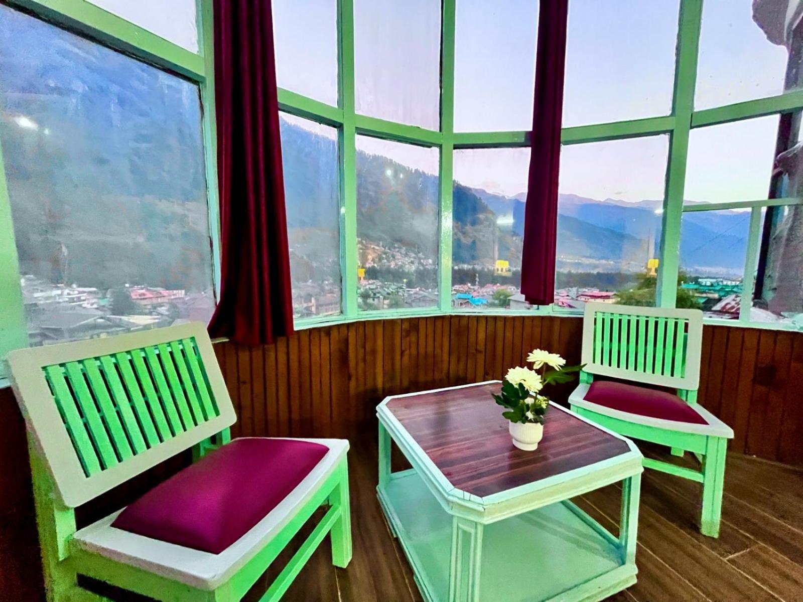 Hadimba Hill View By Hadimba Palace, Manali - Premium Room ! Family Hotel ! Parking ! Near Hadimba Temple المظهر الخارجي الصورة