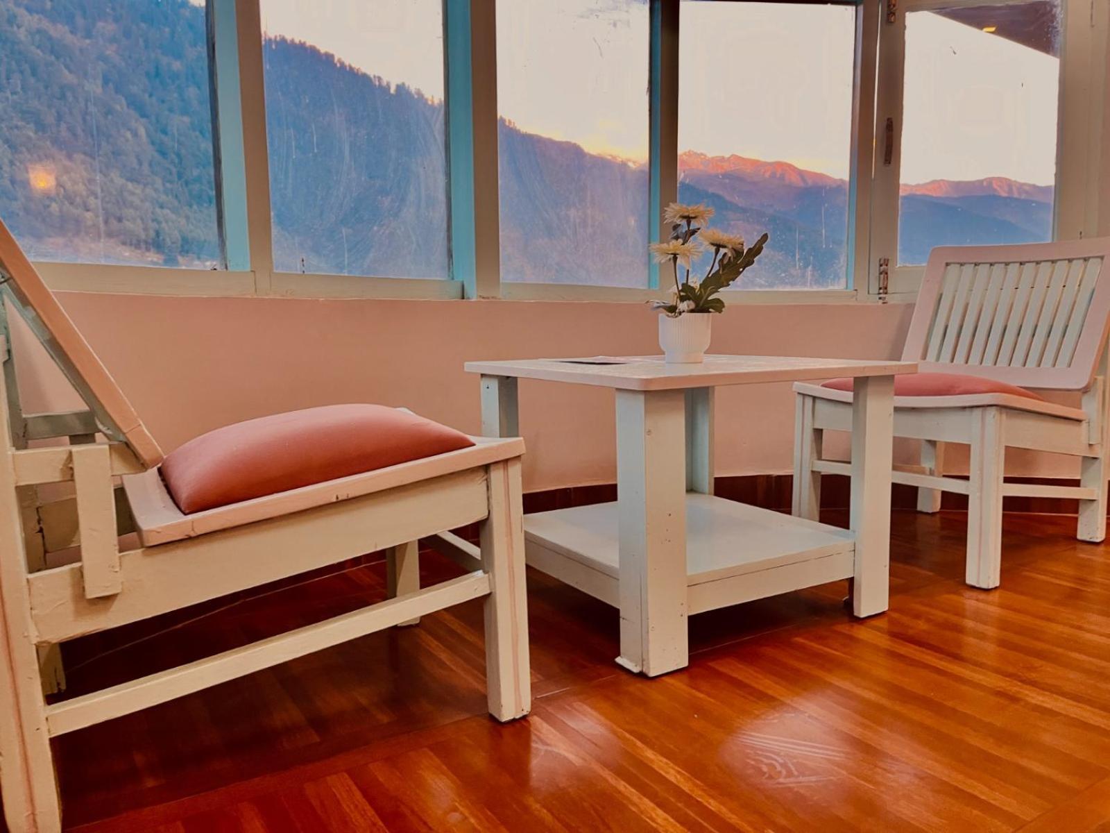 Hadimba Hill View By Hadimba Palace, Manali - Premium Room ! Family Hotel ! Parking ! Near Hadimba Temple المظهر الخارجي الصورة