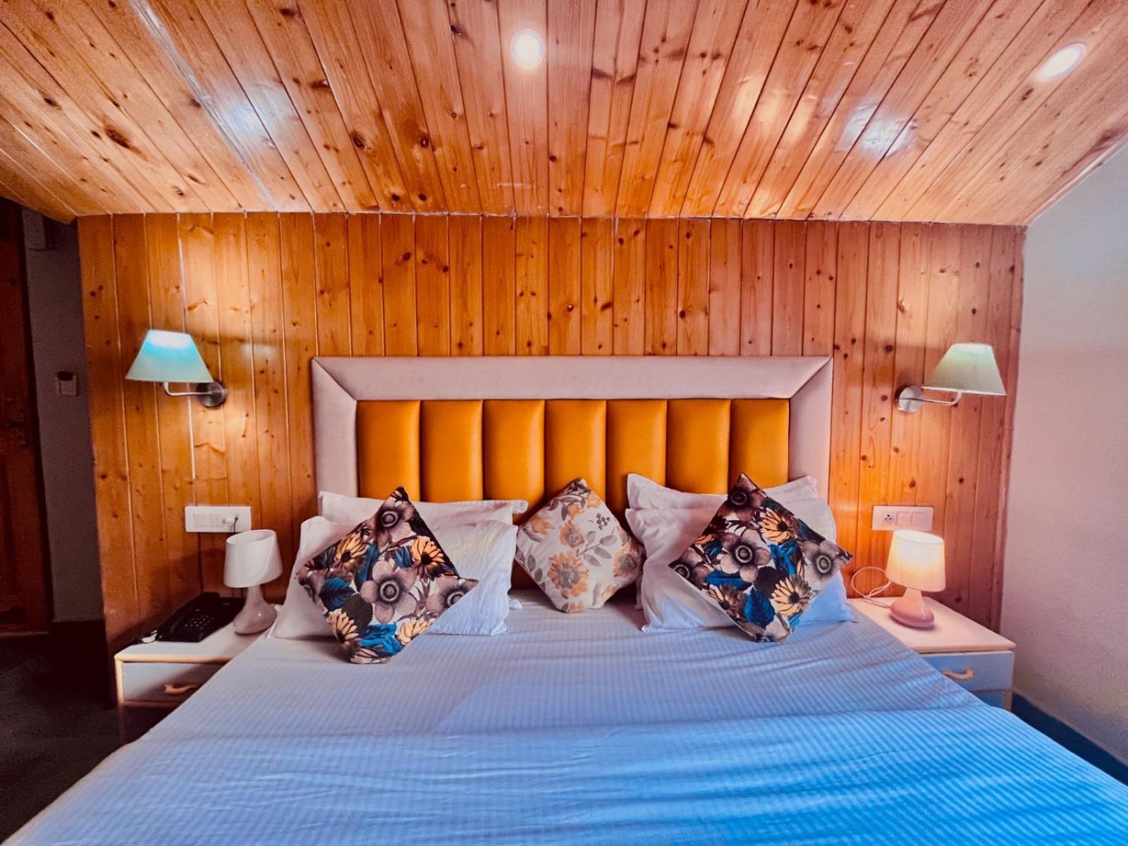 Hadimba Hill View By Hadimba Palace, Manali - Premium Room ! Family Hotel ! Parking ! Near Hadimba Temple المظهر الخارجي الصورة