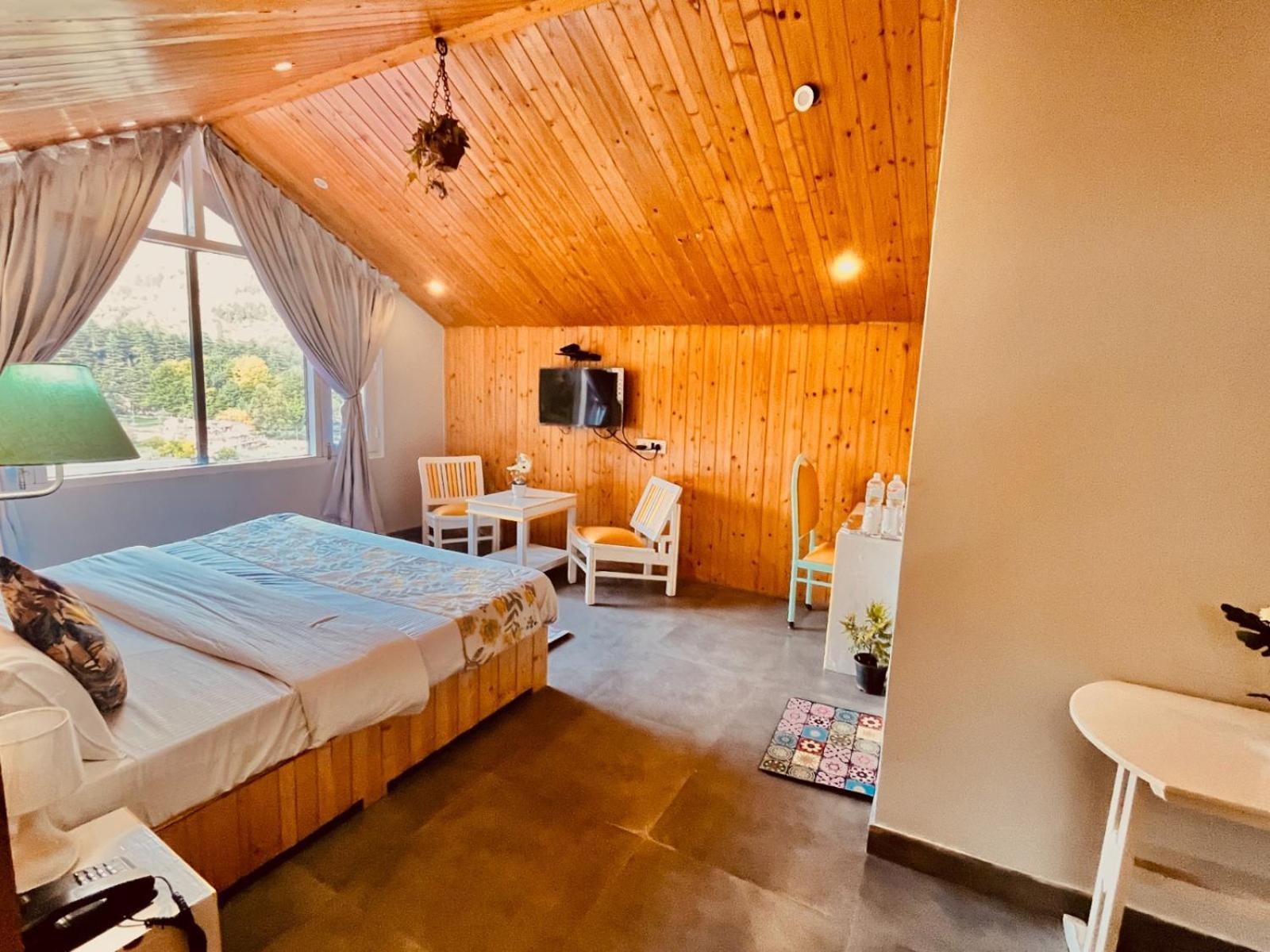 Hadimba Hill View By Hadimba Palace, Manali - Premium Room ! Family Hotel ! Parking ! Near Hadimba Temple المظهر الخارجي الصورة