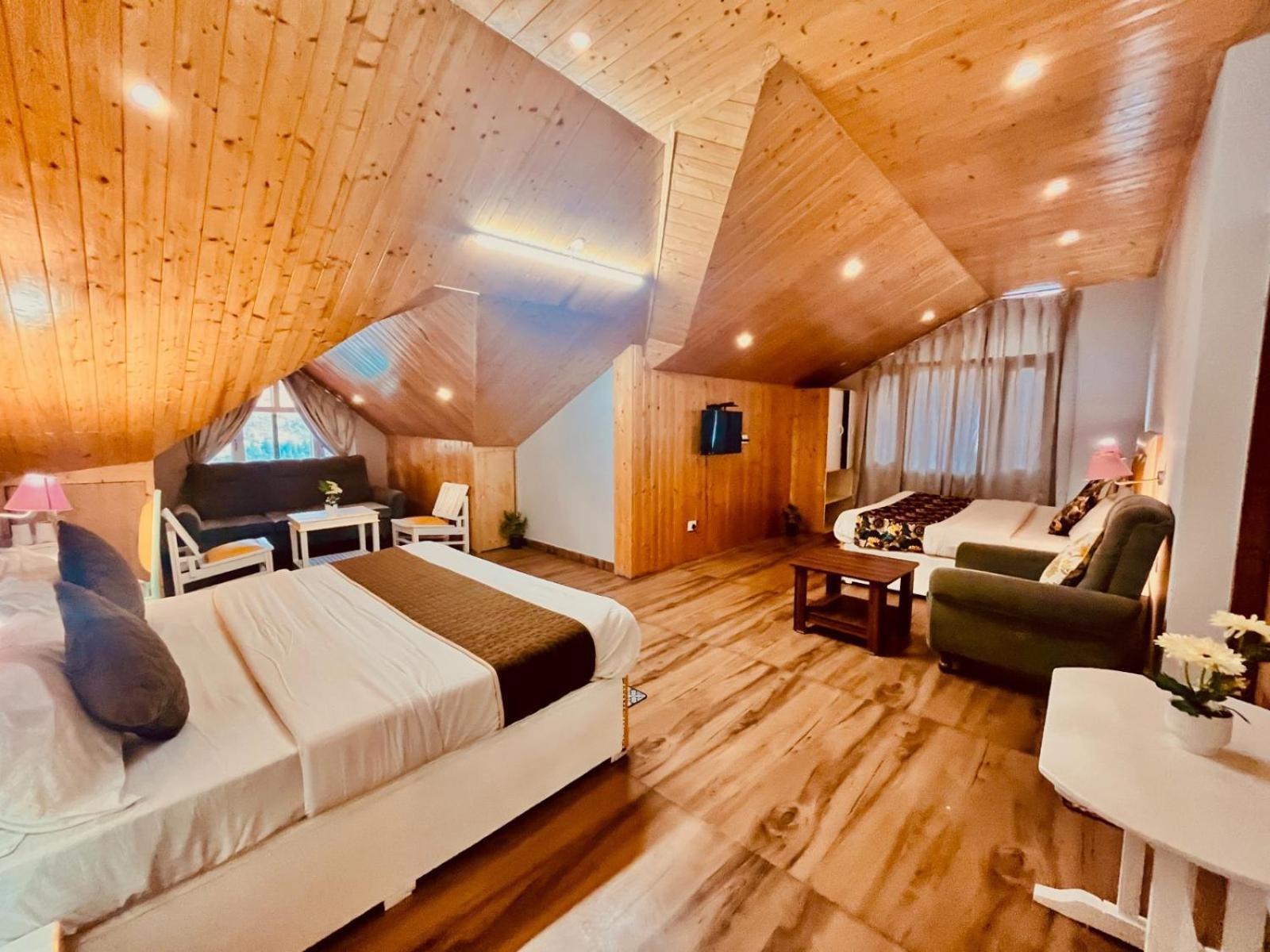 Hadimba Hill View By Hadimba Palace, Manali - Premium Room ! Family Hotel ! Parking ! Near Hadimba Temple المظهر الخارجي الصورة