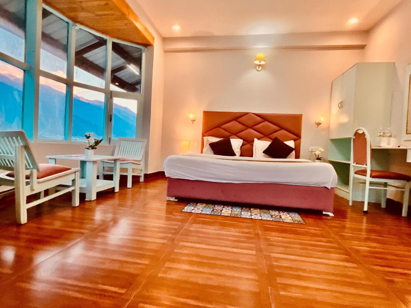 Hadimba Hill View By Hadimba Palace, Manali - Premium Room ! Family Hotel ! Parking ! Near Hadimba Temple المظهر الخارجي الصورة