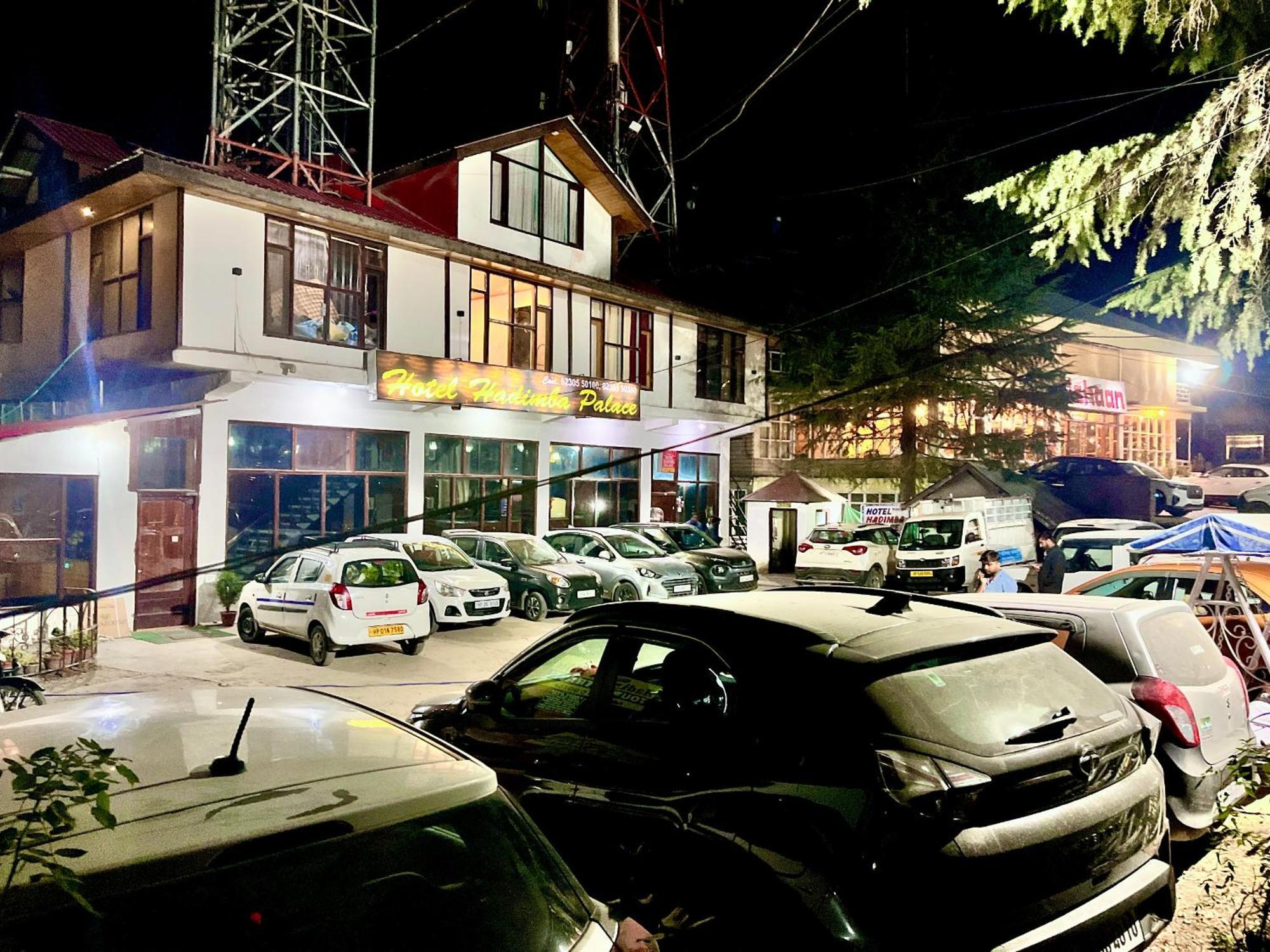 Hadimba Hill View By Hadimba Palace, Manali - Premium Room ! Family Hotel ! Parking ! Near Hadimba Temple المظهر الخارجي الصورة