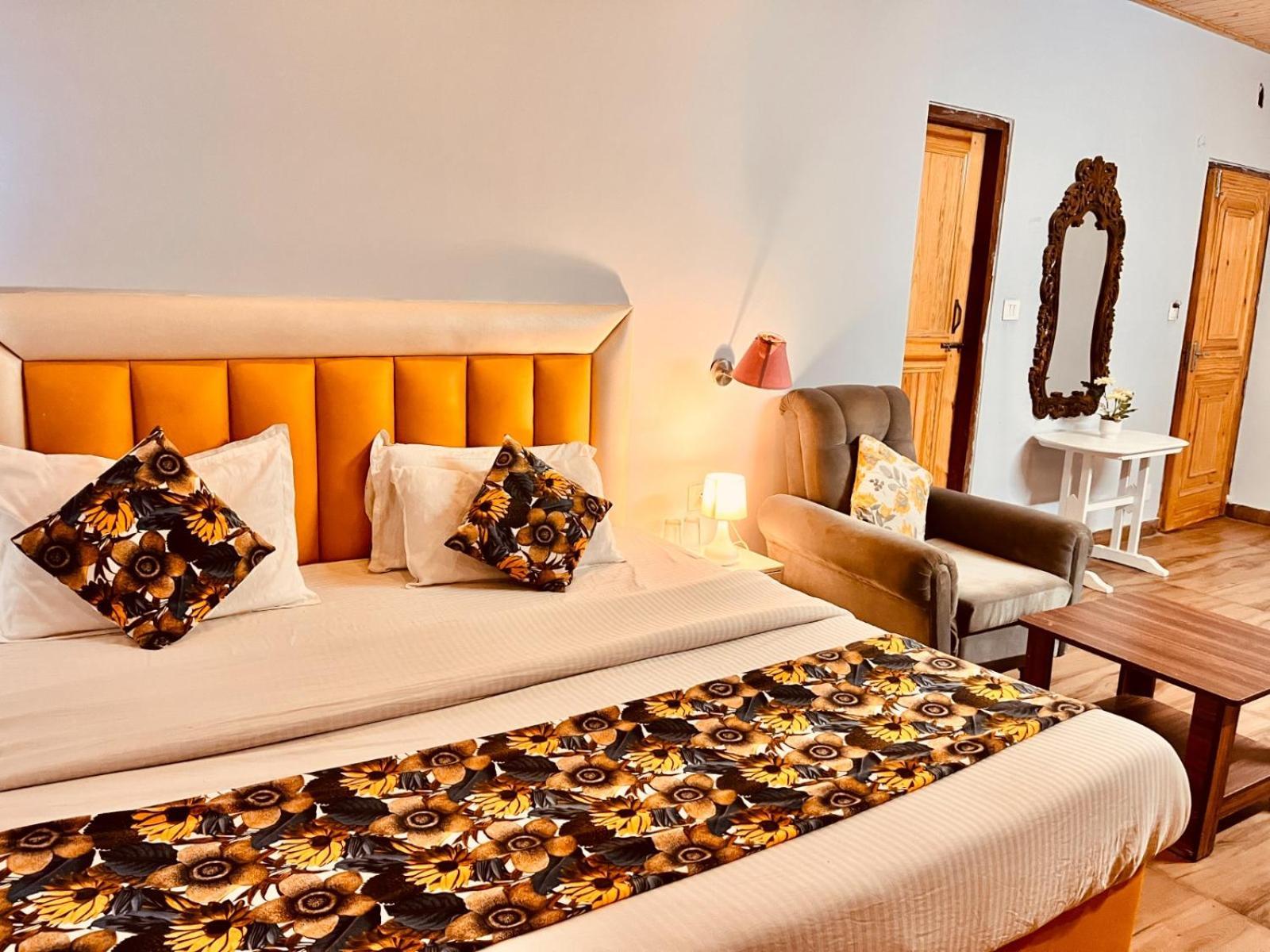 Hadimba Hill View By Hadimba Palace, Manali - Premium Room ! Family Hotel ! Parking ! Near Hadimba Temple المظهر الخارجي الصورة