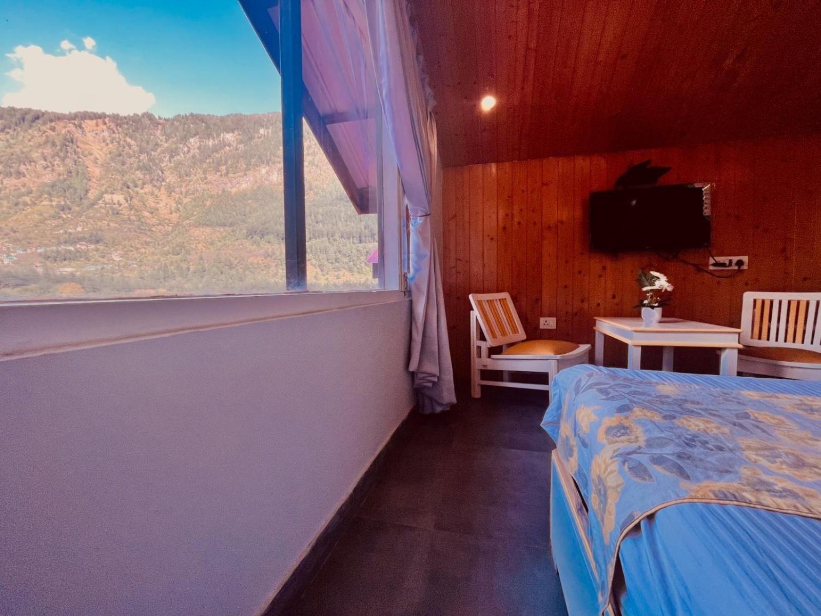 Hadimba Hill View By Hadimba Palace, Manali - Premium Room ! Family Hotel ! Parking ! Near Hadimba Temple المظهر الخارجي الصورة
