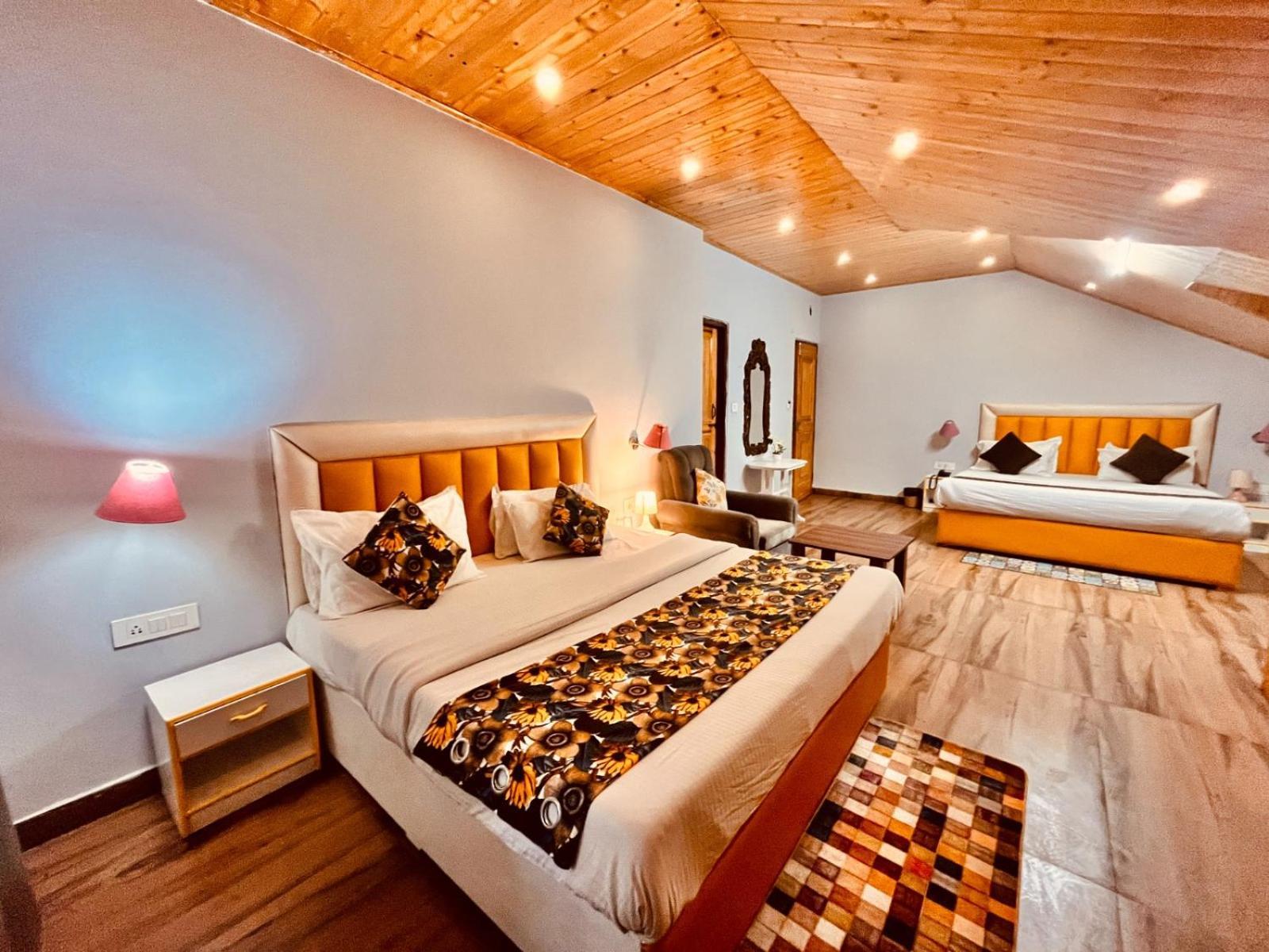 Hadimba Hill View By Hadimba Palace, Manali - Premium Room ! Family Hotel ! Parking ! Near Hadimba Temple المظهر الخارجي الصورة