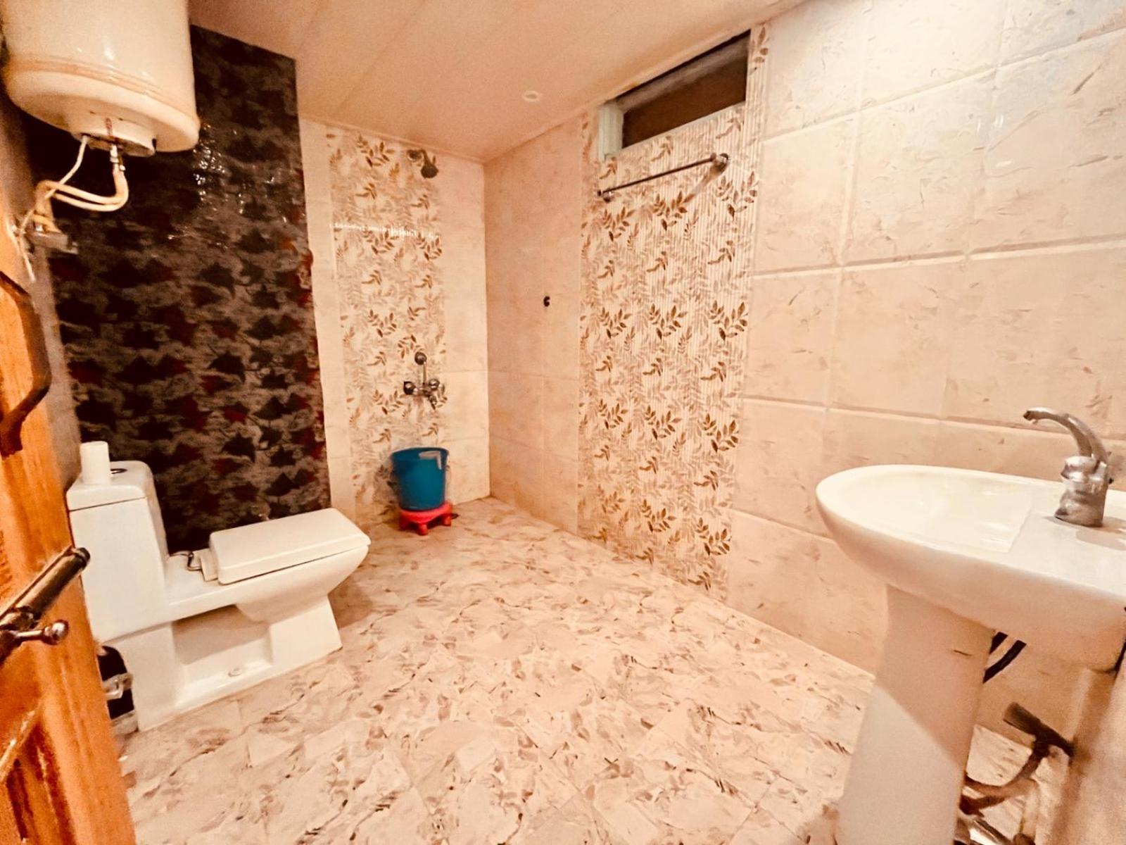 Hadimba Hill View By Hadimba Palace, Manali - Premium Room ! Family Hotel ! Parking ! Near Hadimba Temple المظهر الخارجي الصورة
