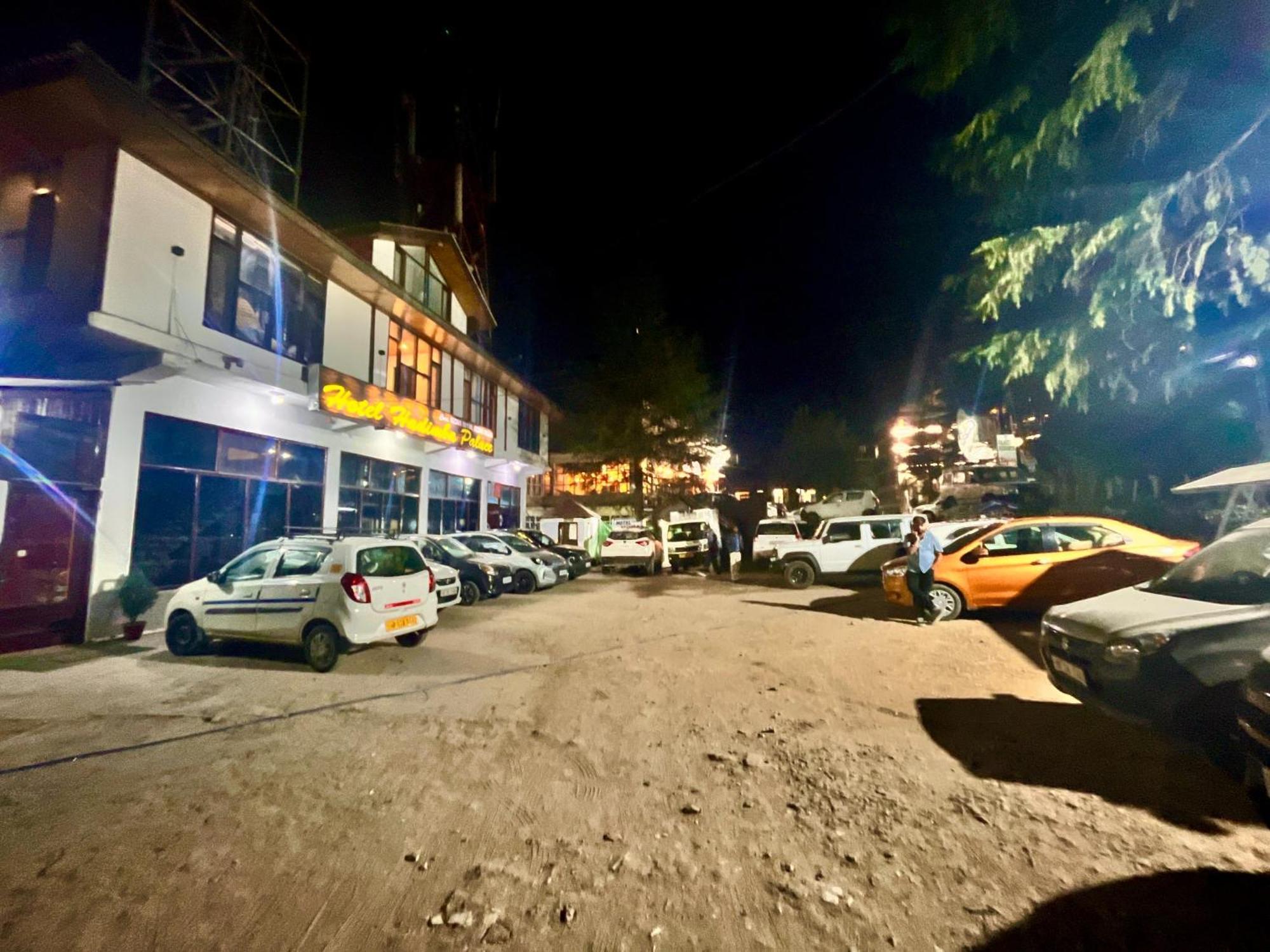 Hadimba Hill View By Hadimba Palace, Manali - Premium Room ! Family Hotel ! Parking ! Near Hadimba Temple المظهر الخارجي الصورة