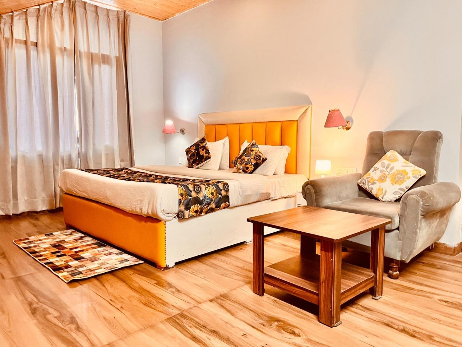 Hadimba Hill View By Hadimba Palace, Manali - Premium Room ! Family Hotel ! Parking ! Near Hadimba Temple المظهر الخارجي الصورة