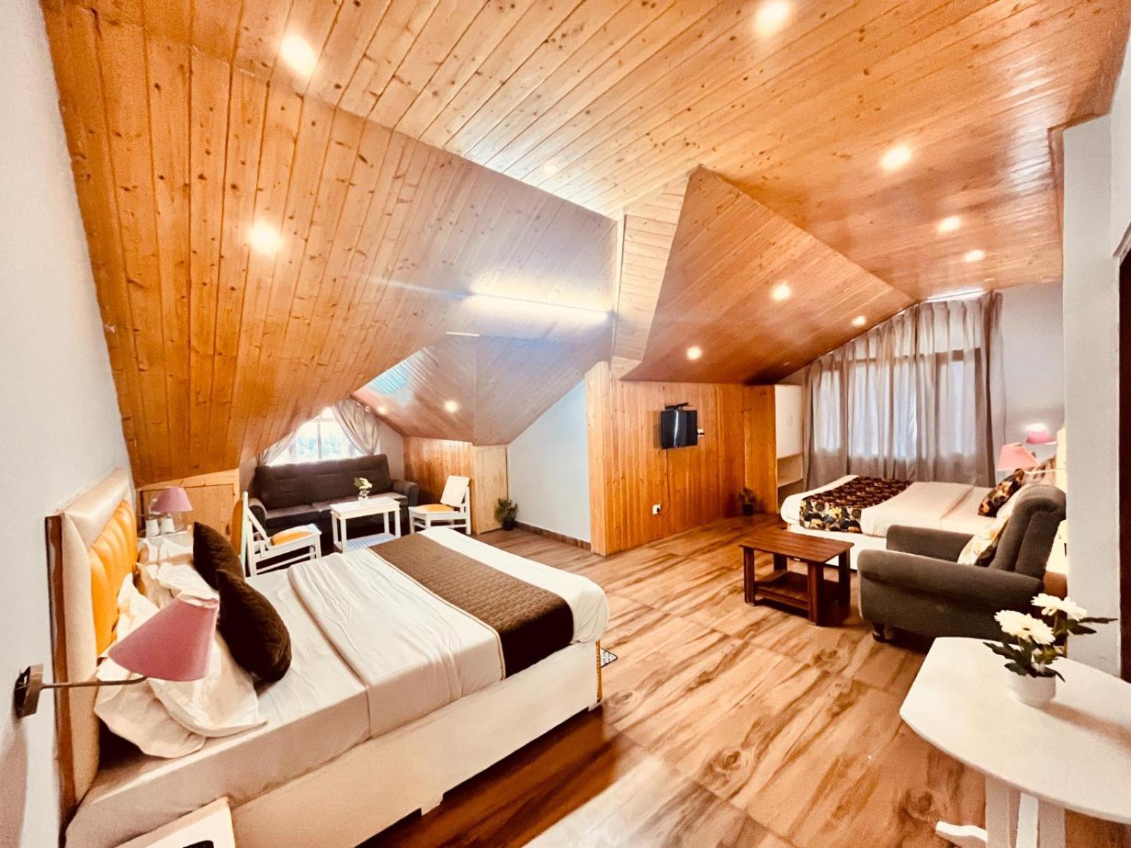 Hadimba Hill View By Hadimba Palace, Manali - Premium Room ! Family Hotel ! Parking ! Near Hadimba Temple المظهر الخارجي الصورة