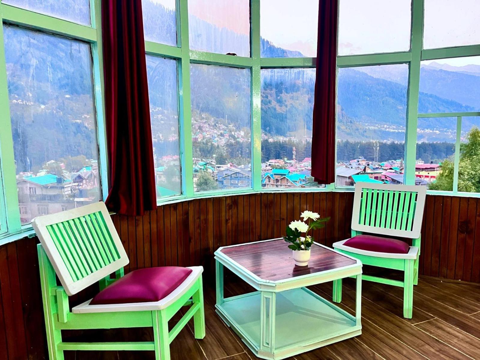 Hadimba Hill View By Hadimba Palace, Manali - Premium Room ! Family Hotel ! Parking ! Near Hadimba Temple المظهر الخارجي الصورة