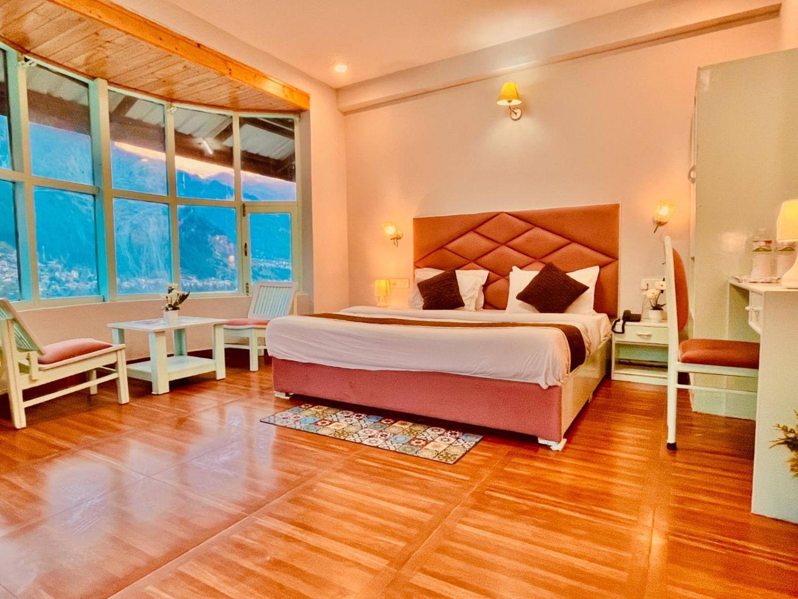 Hadimba Hill View By Hadimba Palace, Manali - Premium Room ! Family Hotel ! Parking ! Near Hadimba Temple المظهر الخارجي الصورة