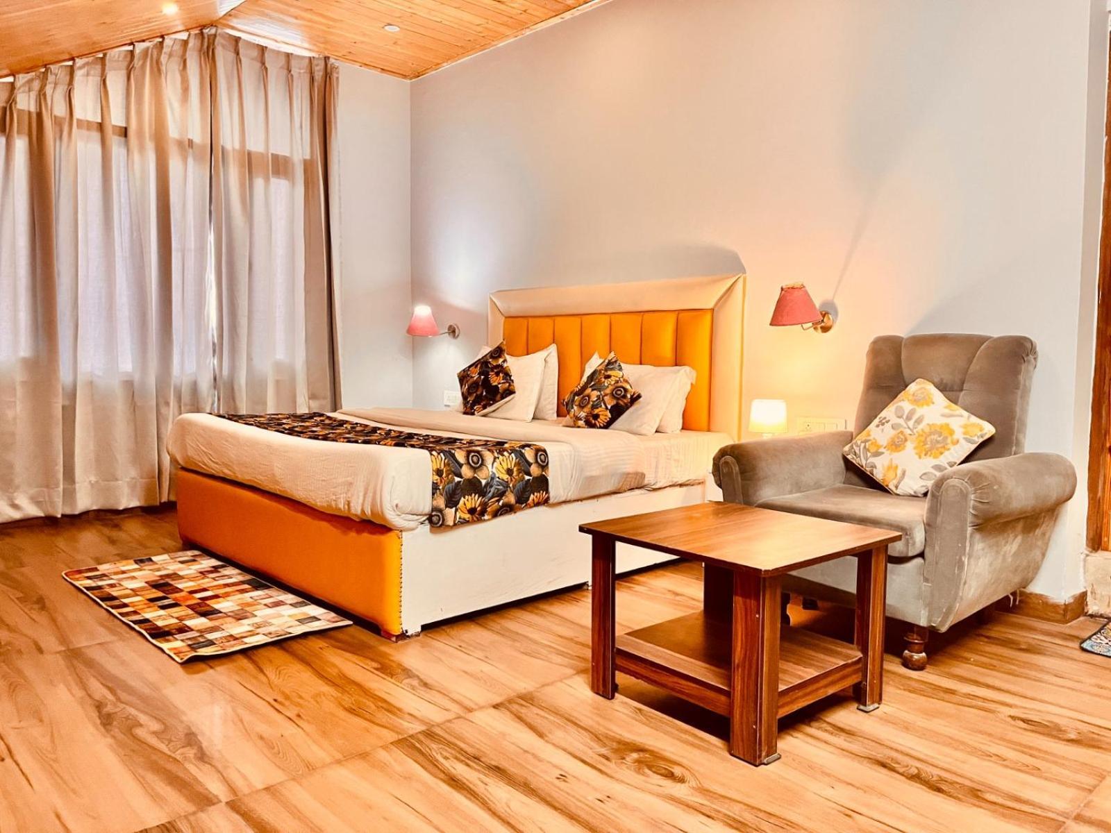Hadimba Hill View By Hadimba Palace, Manali - Premium Room ! Family Hotel ! Parking ! Near Hadimba Temple المظهر الخارجي الصورة